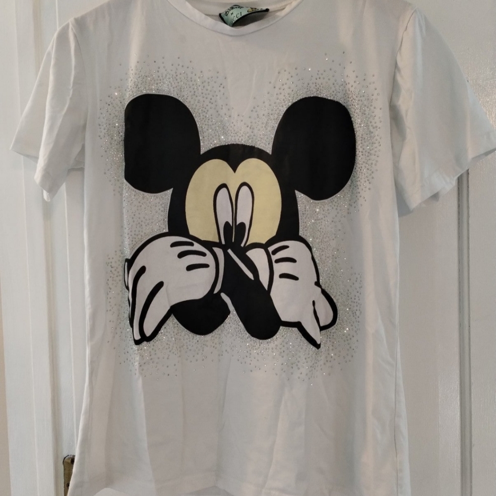 Beautiful Disney Mickey mouse shirt